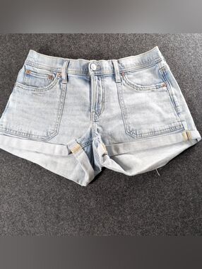 American Eagle light‑wash denim shorts